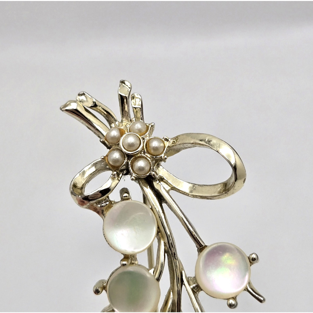 Vintage Brooch Mother Of Pearl Goldtone Floral Pin Dainty Cottagecore Retro Twee - Picture 6 of 12